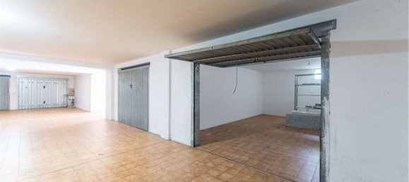 7 rooms Apartment in Pescara, Italy No. 96562 118