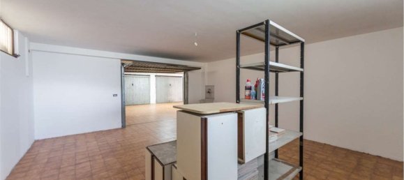 7 rooms Apartment in Pescara, Italy No. 96562 123