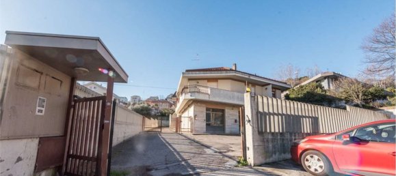 7 rooms Apartment in Pescara, Italy No. 96562 125