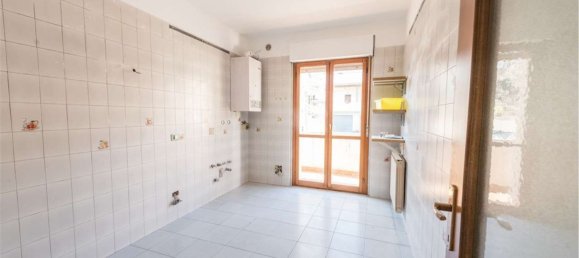 7 rooms Apartment in Pescara, Italy No. 96562 24