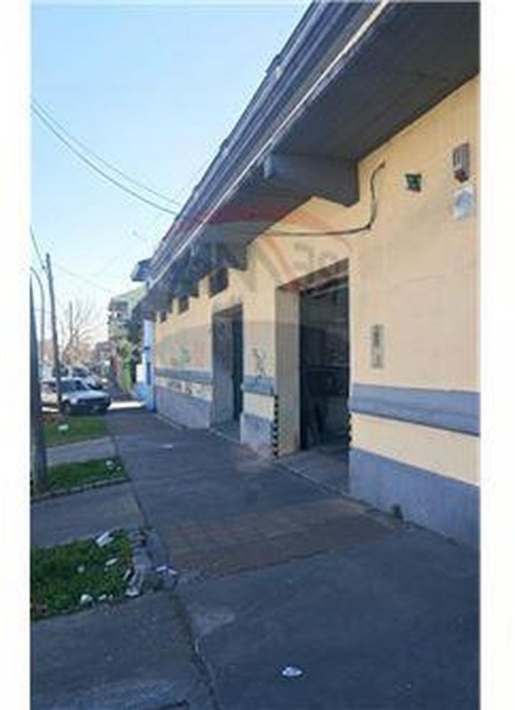 1000m² Commercial property in Lanus, Argentina No. 25598