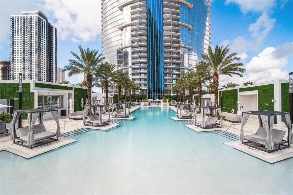 2 bedrooms Commercial property for sale in Miami, Miami-Dade, Florida, USA № 613831