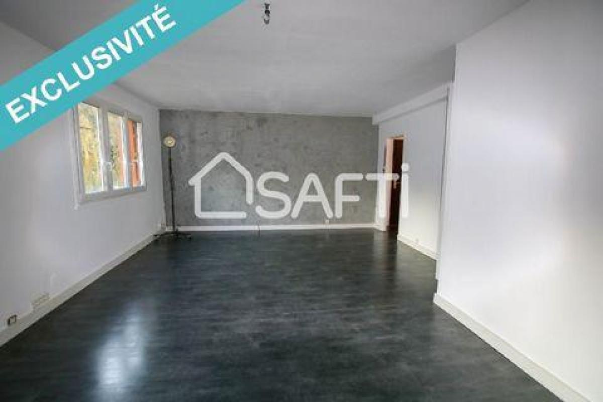 Studio in Bougival, France No. 33363