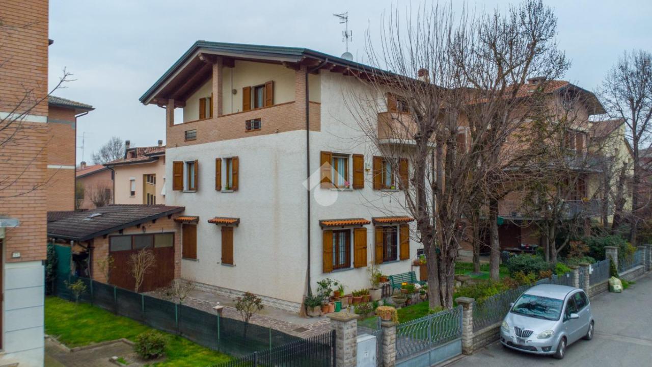 7 rooms Villa in Reggio Emilia, Italy No. 38729