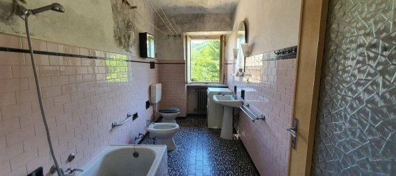 9 bedrooms House in Monchiero, Italy No. 56185 12