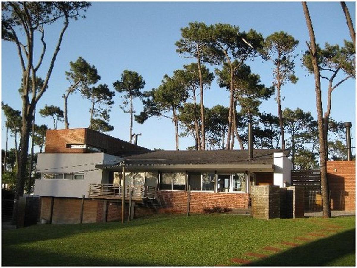 4 bedrooms House in Maldonado, Uruguay No. 7768