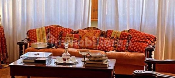 4 bedrooms Apartment in Rome, Italy No. 200809 2