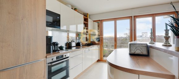 3 bedrooms Apartment in Paris, France No. 164425 5