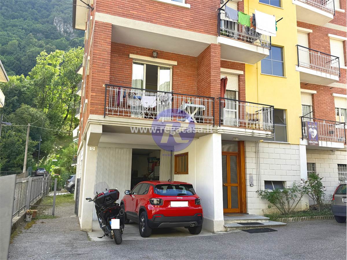 2 bedrooms Commercial property in San Pellegrino Terme, Italy No. 328596