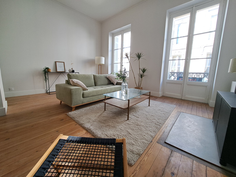 3 bedrooms Apartment in Bordeaux, France No. 103623