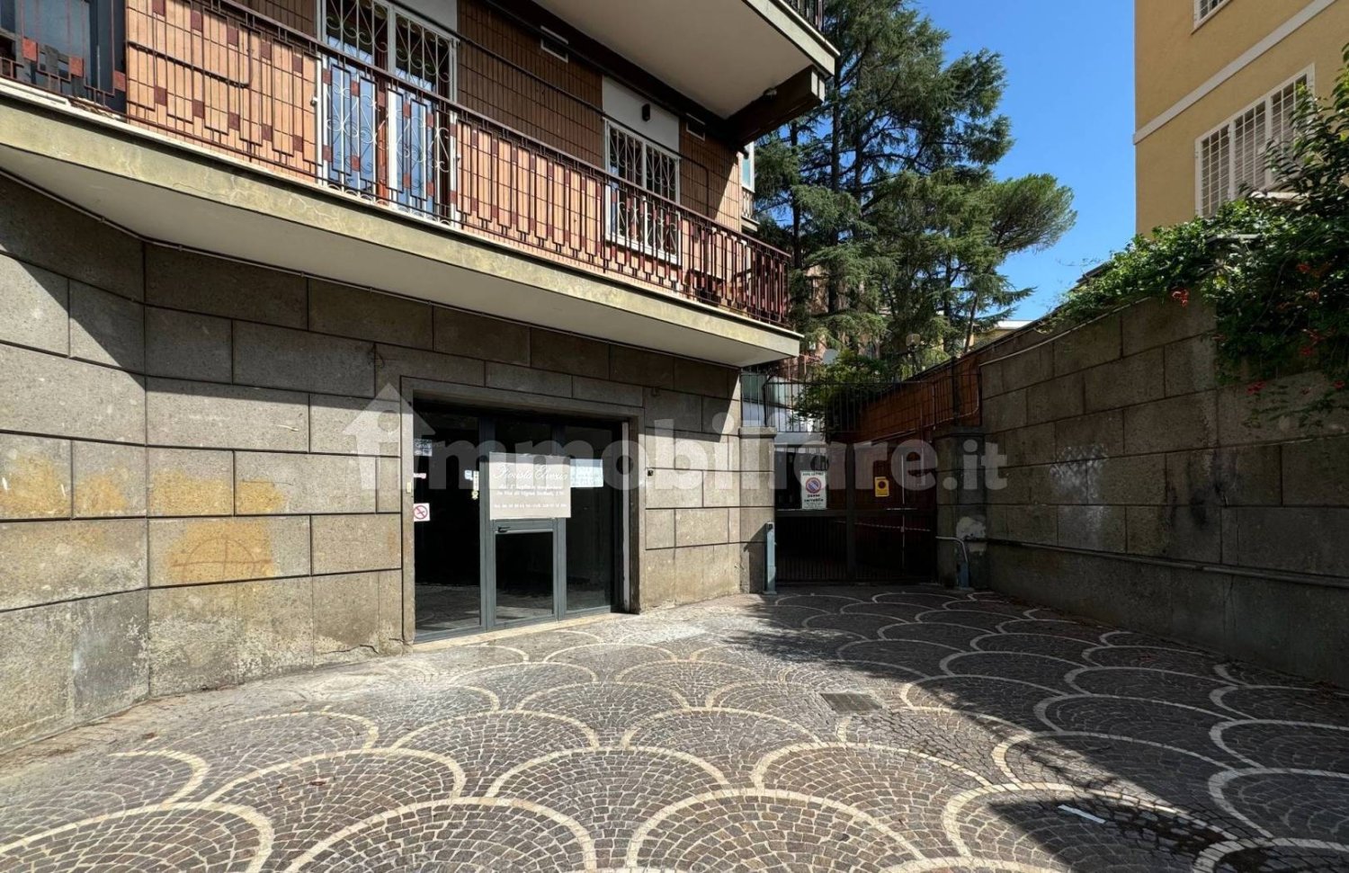 1 room Commercial property in Rome, Italy No. 336138