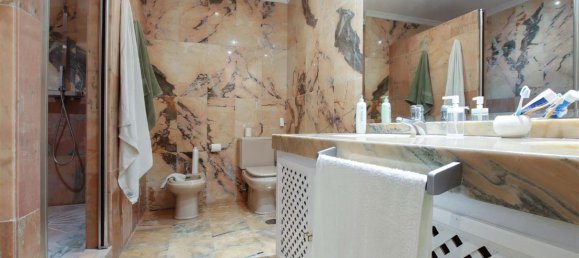 Apartamento de 3 dormitorios en Marbella, Spain No. 34442 19