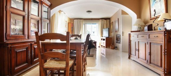 Apartamento de 3 dormitorios en Marbella, Spain No. 34442 3