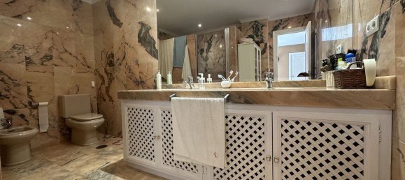 Apartamento de 3 dormitorios en Marbella, Spain No. 34442 40