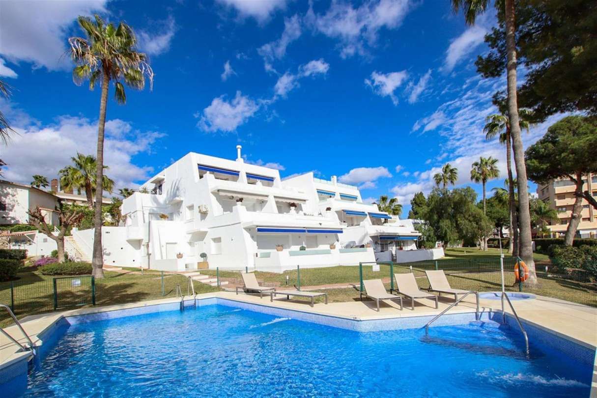 Apartamento de 3 dormitorios en Marbella, Spain No. 34442