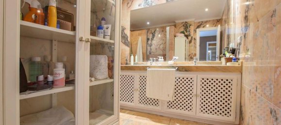 Apartamento de 3 dormitorios en Marbella, Spain No. 34442 17