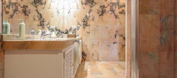 Apartamento de 3 dormitorios en Marbella, Spain No. 34442 22