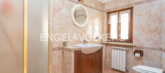 6 rooms House in Guidonia Montecelio, Italy No. 104702 8