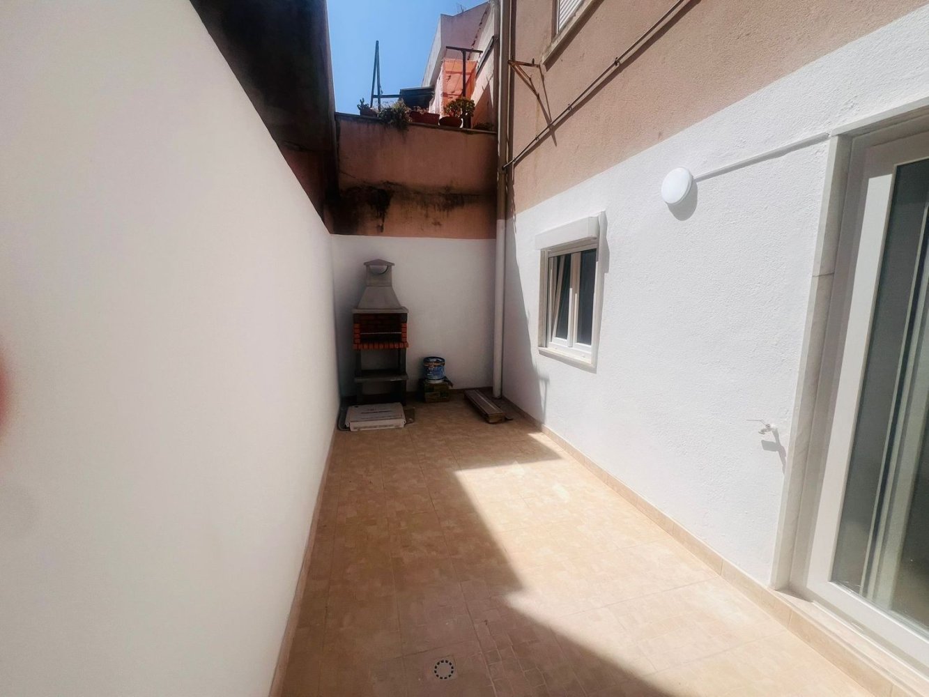 3 bedrooms Apartment in Amadora, Portugal No. 236477