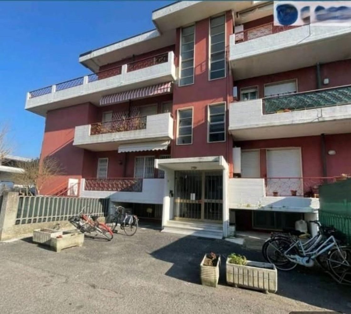 3 rooms Apartment in Carrara, Italy No. 48043