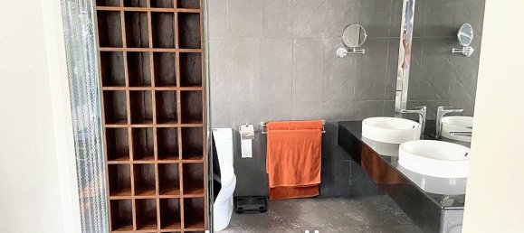 4 bedrooms Condo in Bangkok, Thailand No. 23551 9