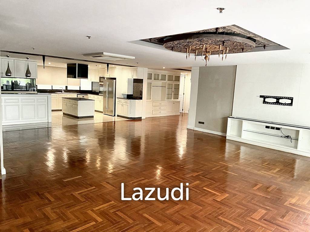 4 bedrooms Condo in Bangkok, Thailand No. 23551