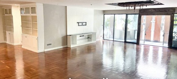 4 bedrooms Condo in Bangkok, Thailand No. 23551 3