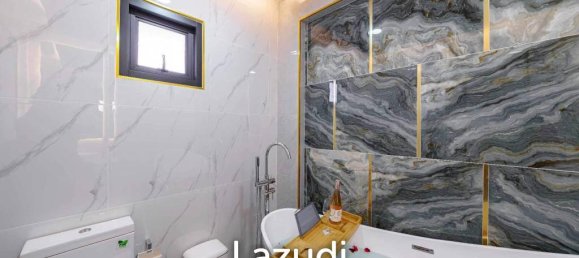 5 bedrooms Villa in Pattaya, Thailand No. 13606 10