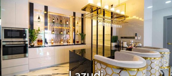 5 bedrooms Villa in Pattaya, Thailand No. 13606 2