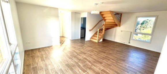 3 Schlafzimmer Doppelhaus in Plaisir, France, Nr. 326540 2