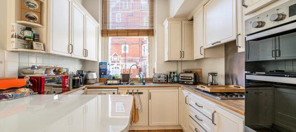 2 bedrooms Maisonette in London, United Kingdom No. 13965 2
