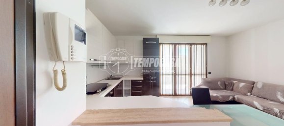 2-salle Appartement à Bovisio Masciago, Italy No. 291077 12