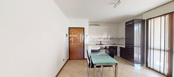 2-salle Appartement à Bovisio Masciago, Italy No. 291077 11
