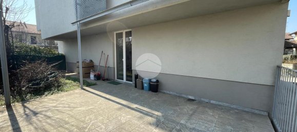 2-salle Appartement à Magenta, Italy No. 15523 11