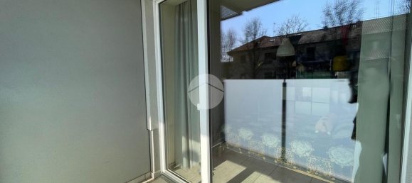 2-salle Appartement à Magenta, Italy No. 15523 15