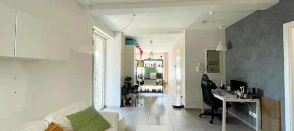 2-salle Appartement à Magenta, Italy No. 15523 7