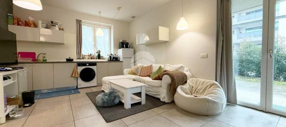 2-salle Appartement à Magenta, Italy No. 15523 3