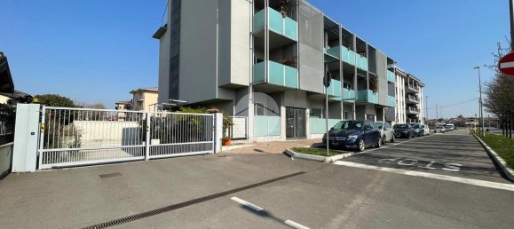 2-salle Appartement à Magenta, Italy No. 15523 2