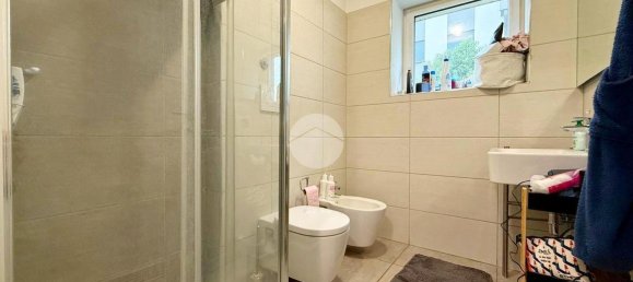 2-salle Appartement à Magenta, Italy No. 15523 17