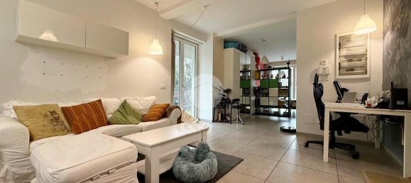 2-salle Appartement à Magenta, Italy No. 15523 6