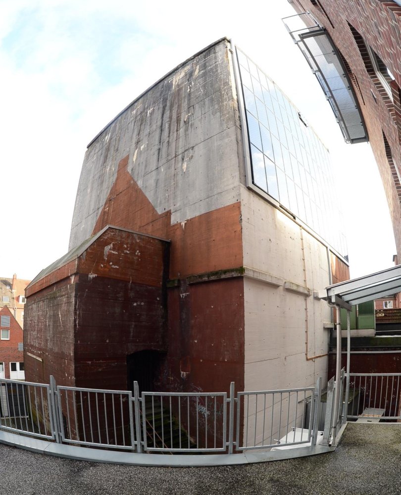 50 rooms Warehouse in Emden, Germany No. 76465