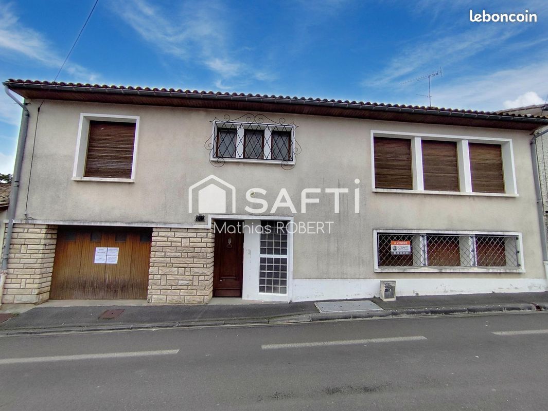 4 chambres Maison à Soyaux, France No. 109523