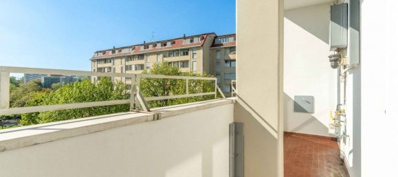 4 bedrooms Apartment in Milan, Italy No. 362716 10