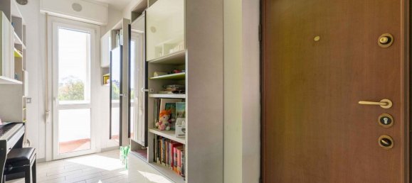 4 bedrooms Apartment in Milan, Italy No. 362716 9