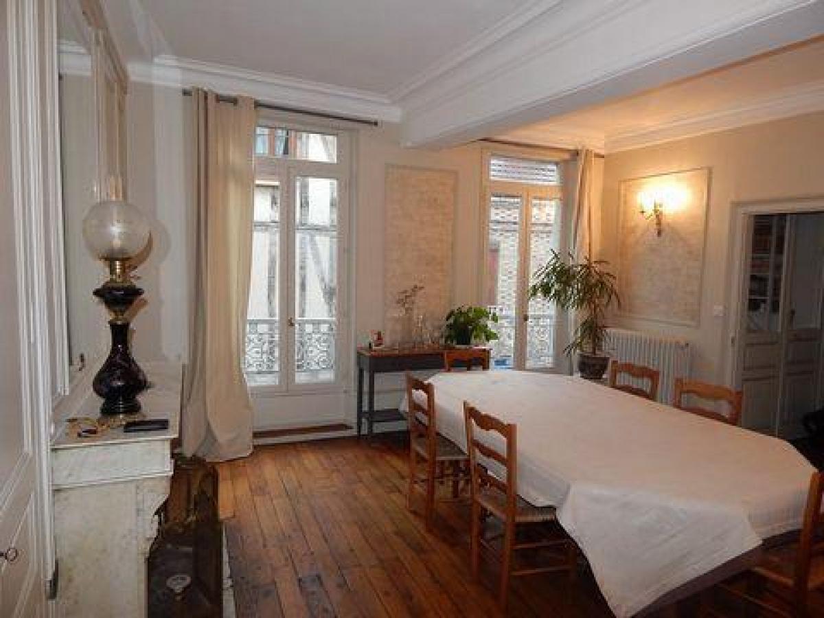 5 bedrooms Condo in Sens, France No. 14045