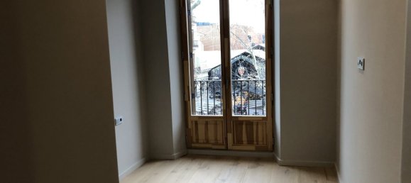 2 bedrooms Apartment in Ciutat Vella, Spain No. 25633 4