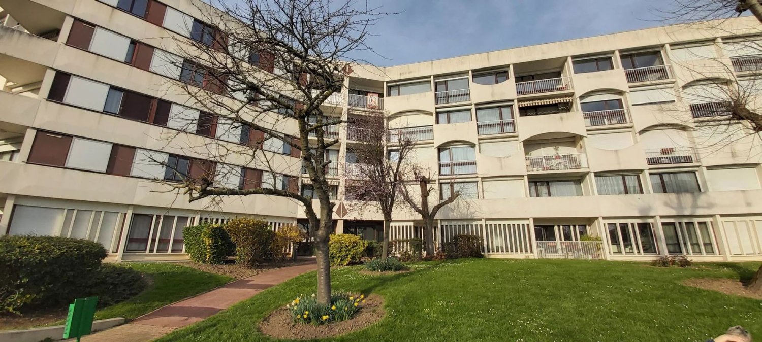 Квартира с 4 спальнями в Шель, Франция № 178631