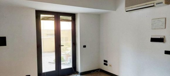 309m² Office in Nuoro, Italy No. 376342 12