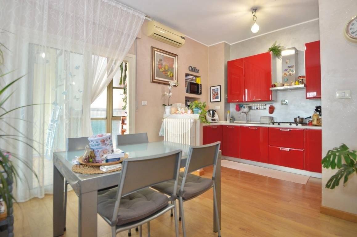 2 bedrooms Apartment in Turin, Italy No. 296371