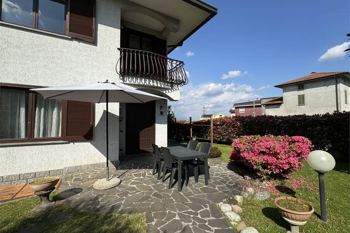 4 chambres Villa à Guanzate, Italy No. 310182